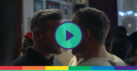 Il Bacio Gay Nello Spot Di Natale Della BBC Fa Impazzire Il Web