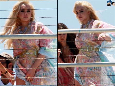 Chilly Double Hot Lindsay Lohan Wardrobe Malfunction Mredginger S Red Chillies