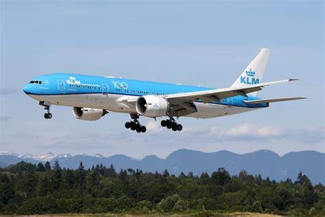 KLM PH BQD Arriving 26R YVR Scott McGeachy Flickr