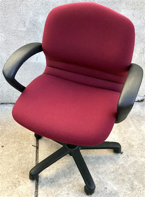 Uhuru Furniture & Collectibles: #478604 Red Office Chair with Arms - $35 SOLD