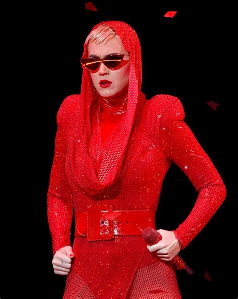 KATY PERRY Performs at Staples Center in Los Angeles 11/07/2017 ...