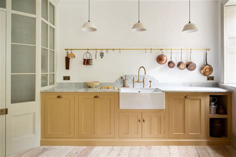 A Beautiful Devol Fitted Kitchen With Yellow Shaker Cabinets Melanie