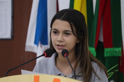 Câmara Mirim de Penha elege mesa diretora e aluna Lívia Porto é a nova