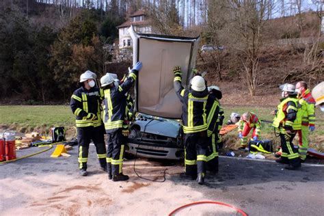 Unfall Auf Der B54 Mit Drei Verletzten Personen