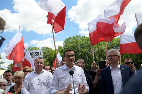 Mateusz Morawiecki na Dolnym Śląsku W Henrykowie mówił o wojnie i epidemii