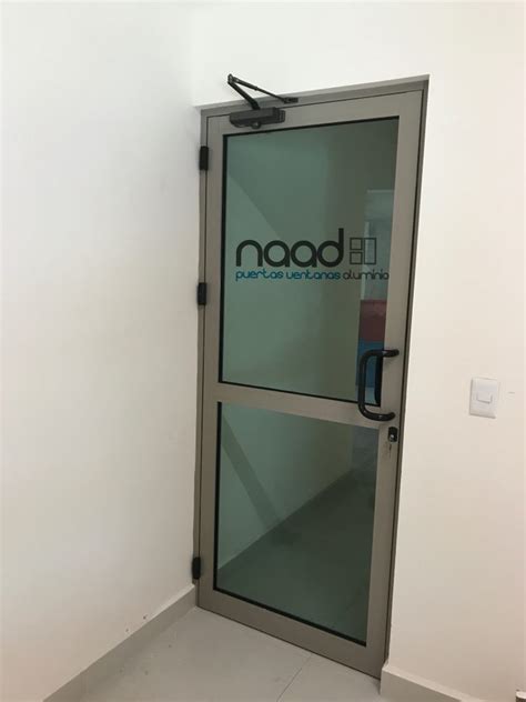 Puerta De Aluminio Serie Comercial Naad