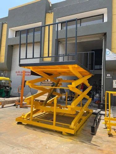 Scissor Lift Tables Working Height 40 Feet 2000 Kg At Rs 80000 In