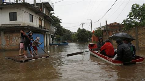 Evacúan A Miles De Personas Por Inundaciones En Paraguay Bbc News Mundo