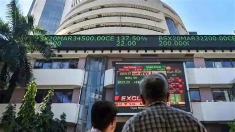 Sensex Down By 80 Points To Open At 62 597 Nifty At 18 634 Hindustan