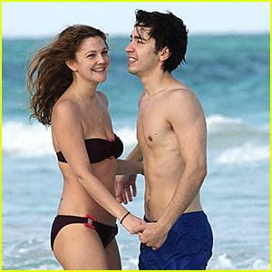 Drew Barrymore Is A Bikini Babe Drew Barrymore Justin Long Celebrity News And Gossip