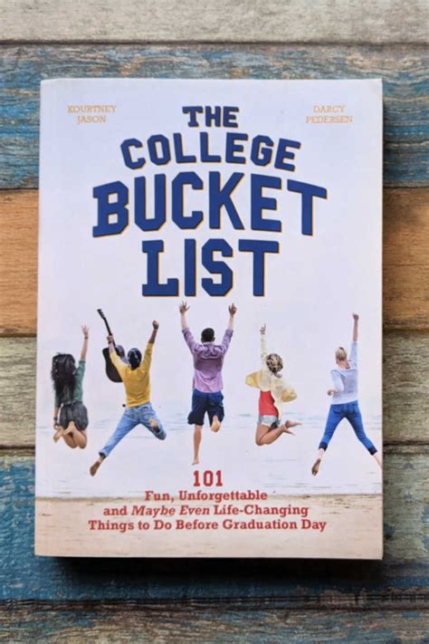 The College Bucket List Book: 101 Fun Things to Do Before Graduation ...