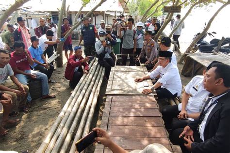 Curhat Nelayan Di Muaragembong Banyak Kapal Besar Yang Tangkap Ikan