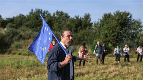 Convoi de l eau pour protester contre les méga bassines Comment