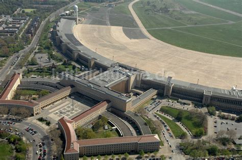 Luftbild Berlin Fassade Des Baudenkmales Flughafen Tempelhof Am Platz