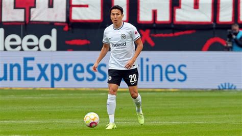 Bei Niederlage Gegen Ex Verein Hasebe Feiert Comeback Kicker