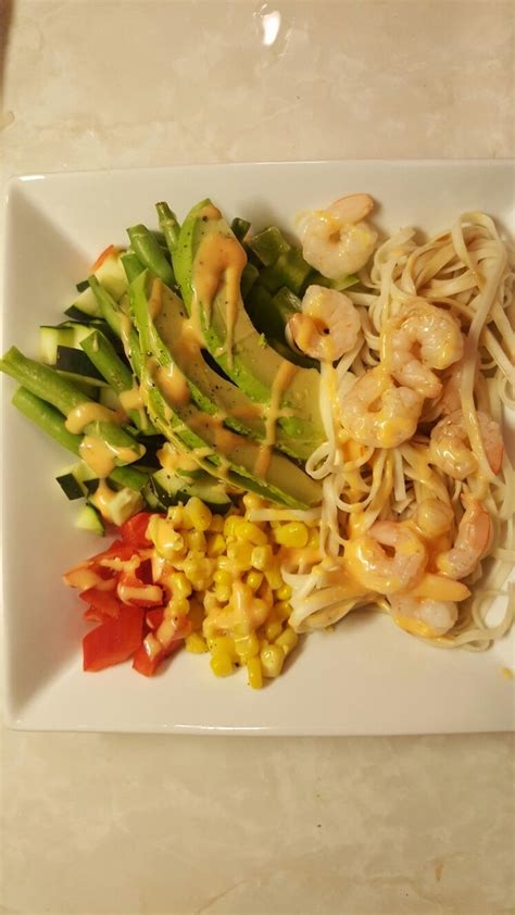 Buddha Bowl Crevettes Avocat Mais Haricot Concombre