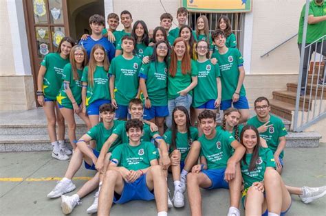 Arrancan Los Juegos Azules Y Amarillos De La Salle Con Todo El Colegio