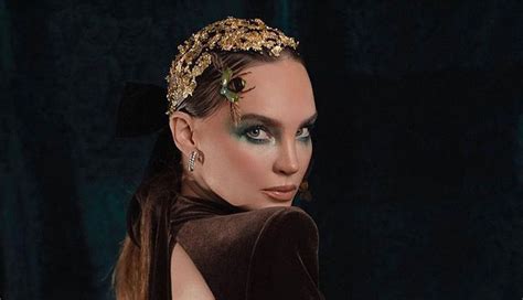 Belinda Enamora Con Arriesgado Mini Bikini Cruzado En Playa Del Carmen Fama