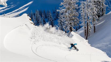 The 8 Best Slopes for Snowboarding in California | Tough Mama