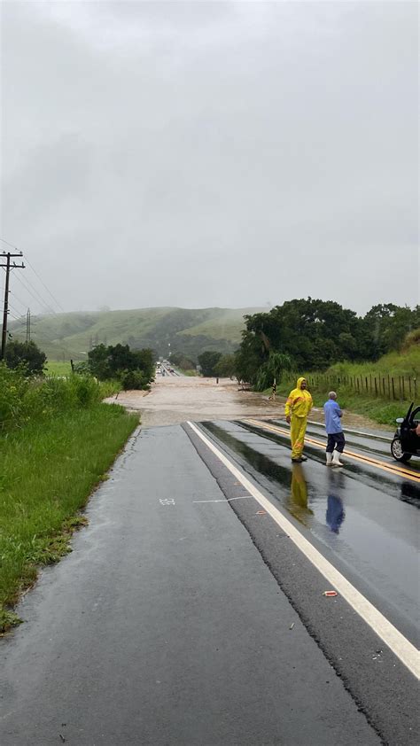 Valão transborda e interdita trecho da BR 356 Campos 24 Horas Seu