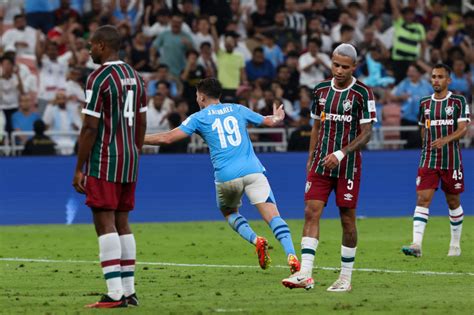 Manchester City Goleia O Fluminense Amplia Jejum Brasileiro E Fatura