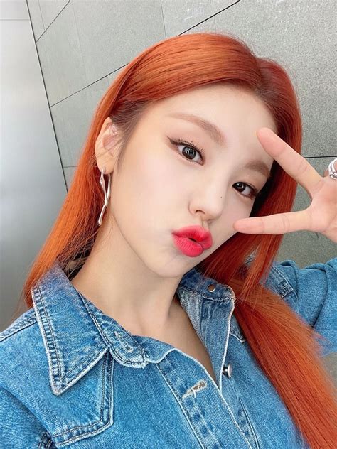 Itzy Update 210227 Twitter Itzyofficial Yeji Itzy Orange Hair