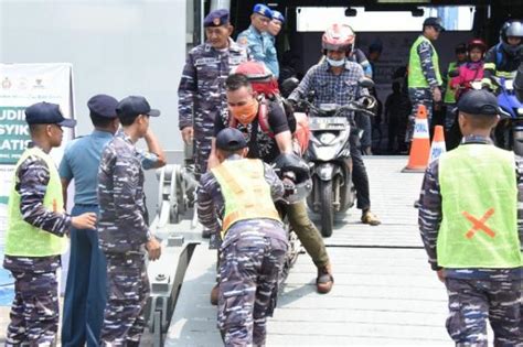 Mudik Asyik Gratis Naik Kapal Perang Ini Kesan Masyarakat