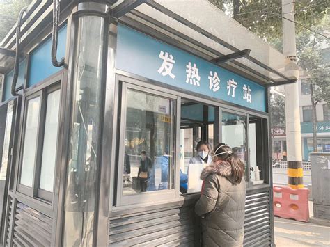 成都市政务服务网 服务要闻 核酸采样方舱变发热诊疗站 为市民提供一站式服务