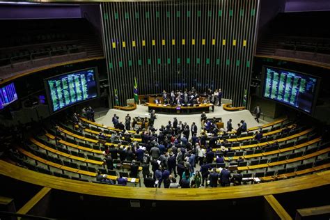 Maiorias Compradas Enquanto Haddad Tenta Convencer Congresso E