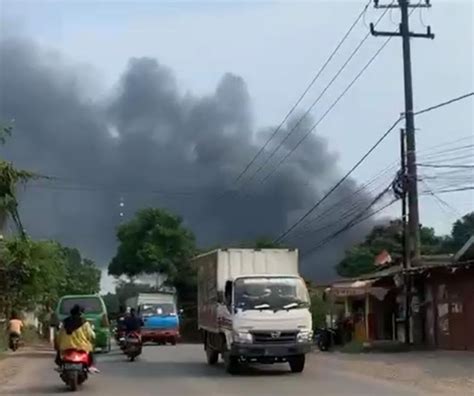 Pabrik Styrofoam Di Legok Tangerang Kebakaran 9 Unit Damkar