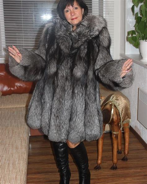 Pin By Sid On Quick Saves Fur Outfits Fur Hood Coat Fur Fashion