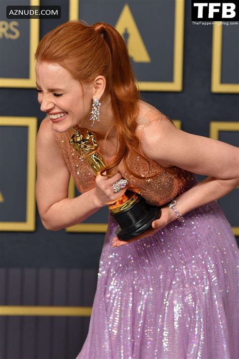 Jessica Chastain Sexy Seen Showing Off Her Hot Cleavage At The Academy