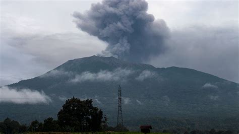 Erupción del volcán Marapi en Indonesia deja al menos 11 fallecidos y ...