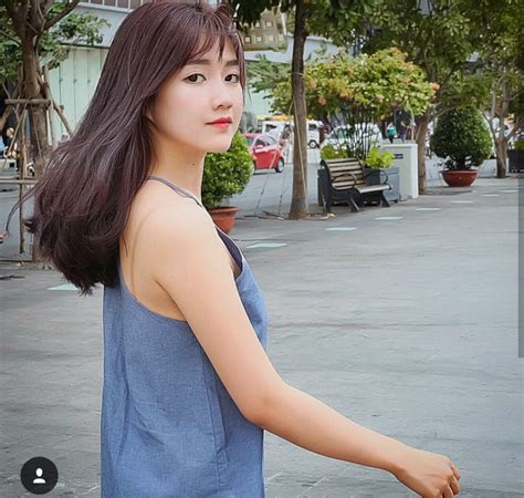 Trong Khi C Th Gi I Thi Nhau Sexy Th Hot Girl N Y V N Ghi I M B I S D Th Ng V Ng T