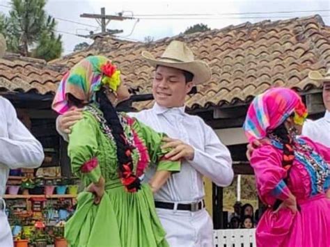 Álbum ORO LENCA BALLET FOLKLÓRICO DE HONDURAS tri facil