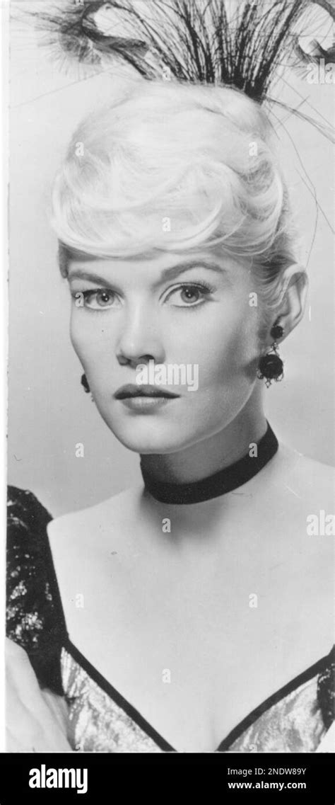 File Actress Dorothy Provine Poses In Character For The Tv Series The Roaring Twenties In