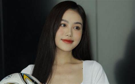 Dàn hot girl bình luận World Cup dừng lên sóng sau vụ nói nhầm