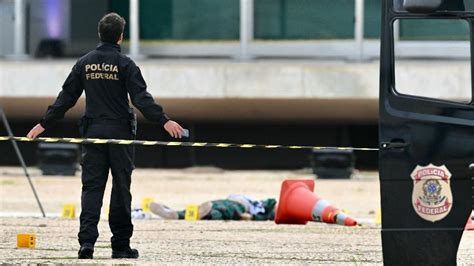 Ataque ao STF veja as images do atentado na Praça dos Três Poderes