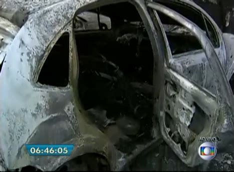 Onze carros são incendiados em delegacias de São Paulo Guiame