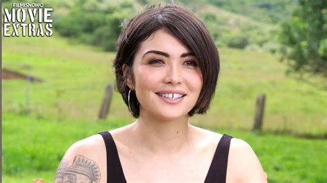 Jurassic World Fallen Kingdom On Set Visit With Daniella Pineda Zia