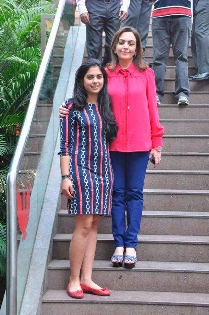 Mukesh Ambani Daughter Isha Ambani - MERE PIX