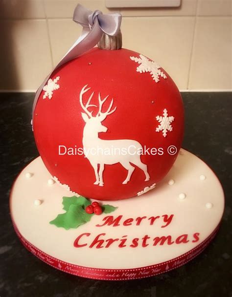 Christmas bauble cake - Decorated Cake by Daisychain's - CakesDecor