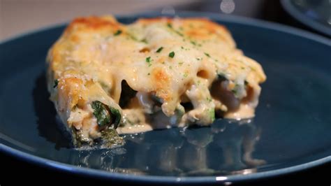 K Stlich Cannelloni Gef Llt Mit Garnelen Lachs Und Spinat Blanda S