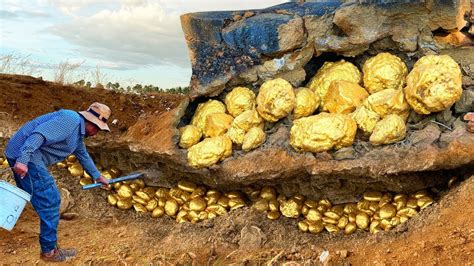 Lucky Man Found Huge Nuggets Of Gold Treasure Under Stone Discovered