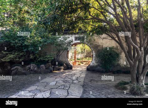 Suzhou garden, traditional architecture Stock Photo - Alamy