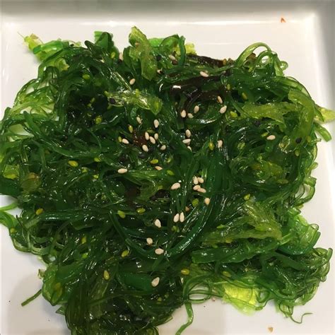 Ensalada De Alga Wakame Con Semillas De S Samo Tostado Un Plato Rico