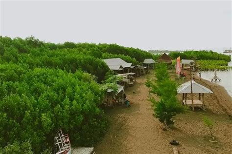 Tak Hanya Pantai Pasir Putih Situbondo Juga Punya Pantai Dubibir Suboh