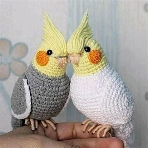 Pin by Vladimíra Lounová on Hračky Crochet parrot Crochet bird