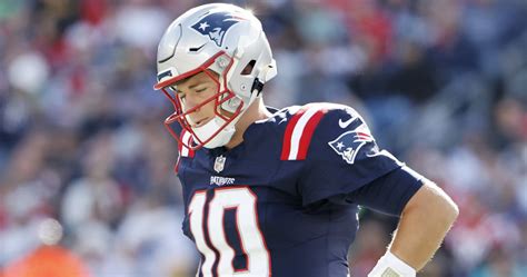 Bill Belichick Says Mac Jones Will Remain Patriots Qb1 After 34 0 Loss