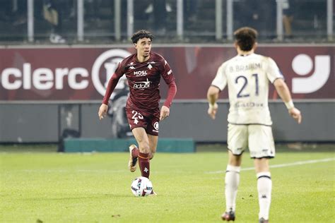 Fc Metz Arthur Atta Voit La Vie En Bleu Socios Fc Metz